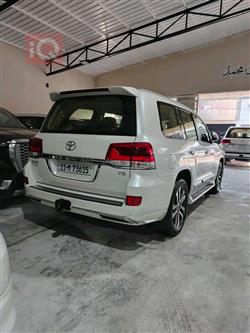 تۆیۆتا لاند کروزەر